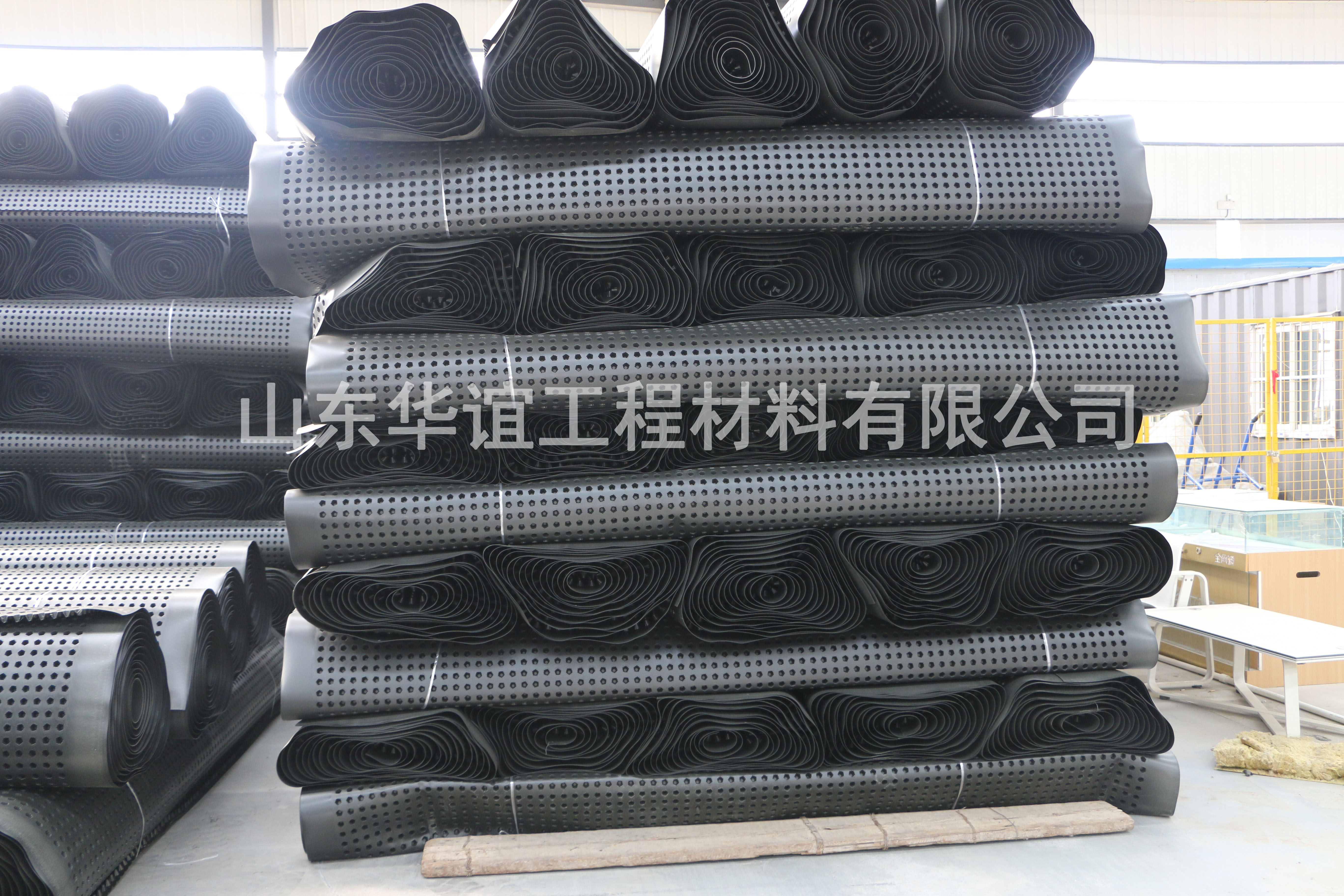 凹凸型江西塑料排水板在車庫頂板如何施工？